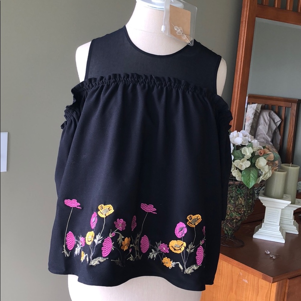 Francescas black off shoulder top w/ tags, Size S